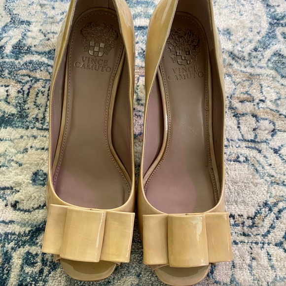 Vince Camuto Tan Heels size 8B - Picture 1 of 14
